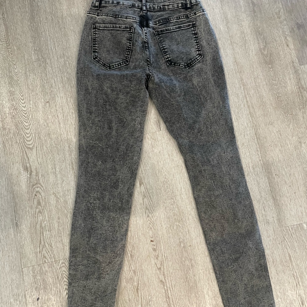 Size Medium skinny tight fitting jeans. Never worn. They are too big for me.